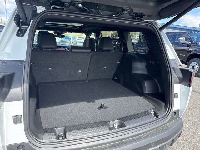New 2026 Bright White Clear-Coat Exterior Paint Jeep Limited image 14