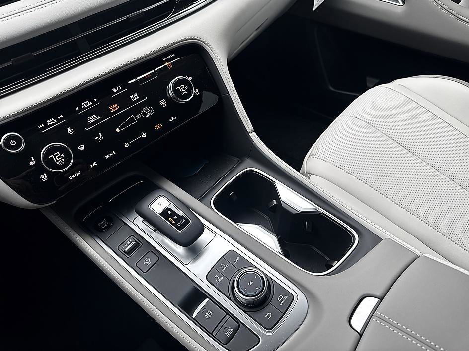 New 2027 MINERAL BLACK INFINITI LUXE image 19