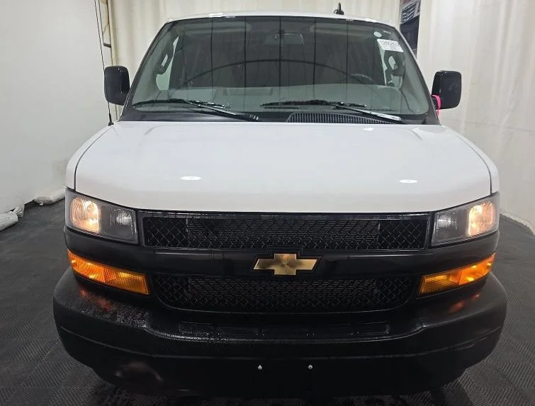Used 2025 Summit White Chevrolet WT image 2