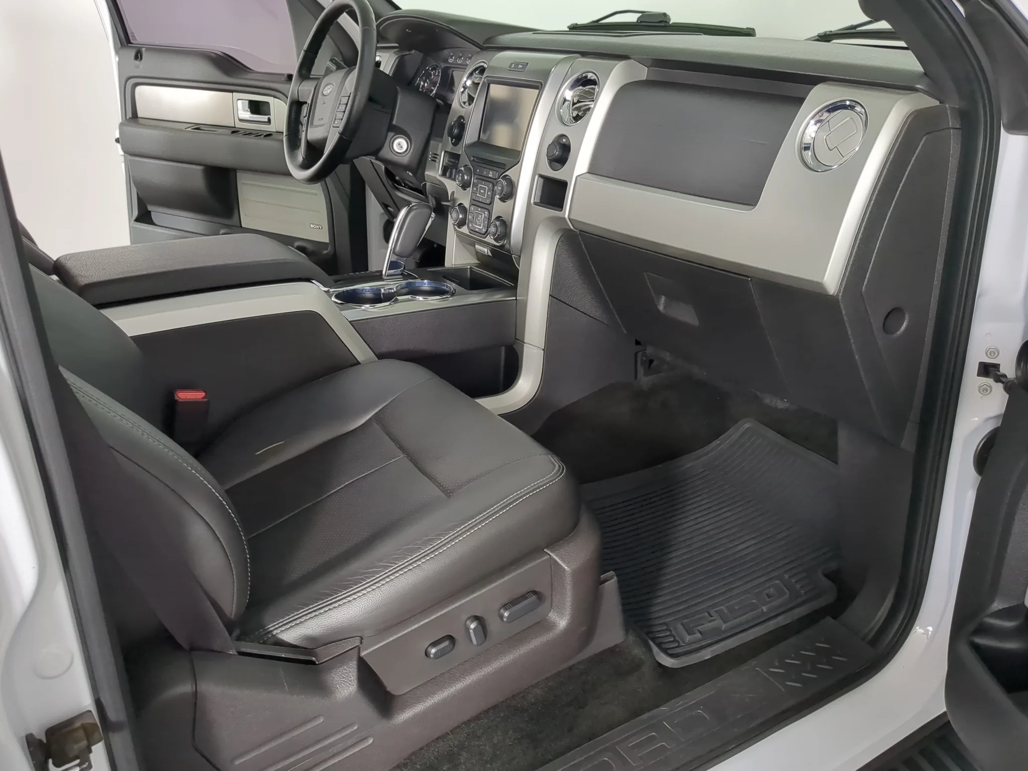 Used 2014 White Ford FX4 image 19