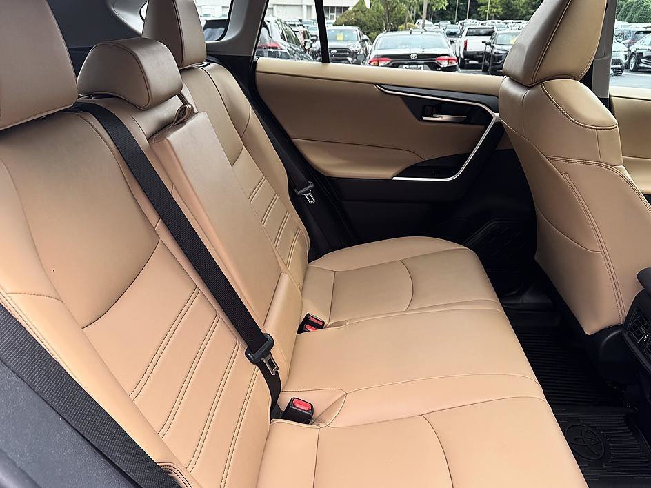 Used 2022 Blizzard Pearl Toyota XLE Premium image 20
