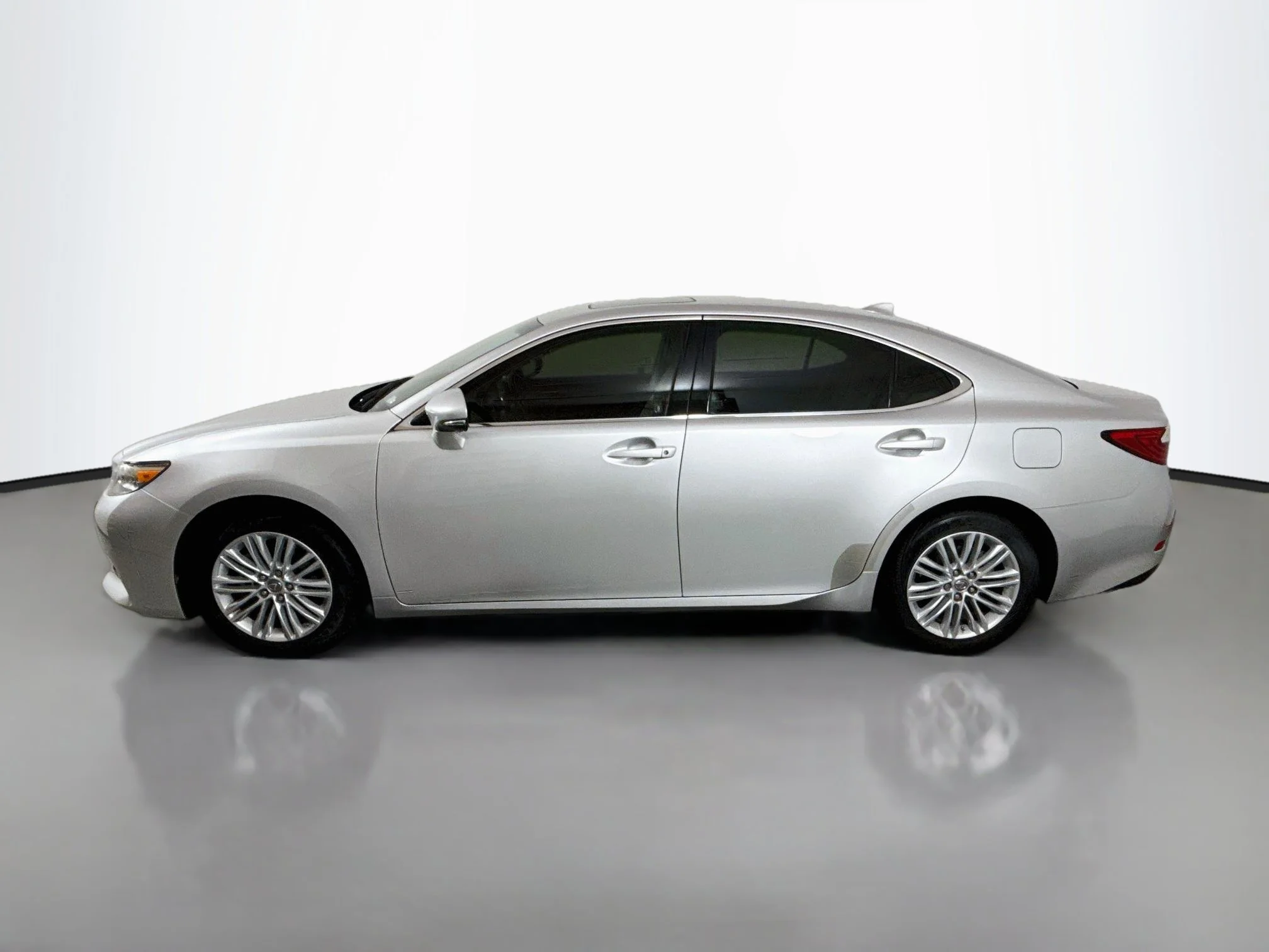 Used 2015 Silver Lining Metallic Lexus 350 image 4