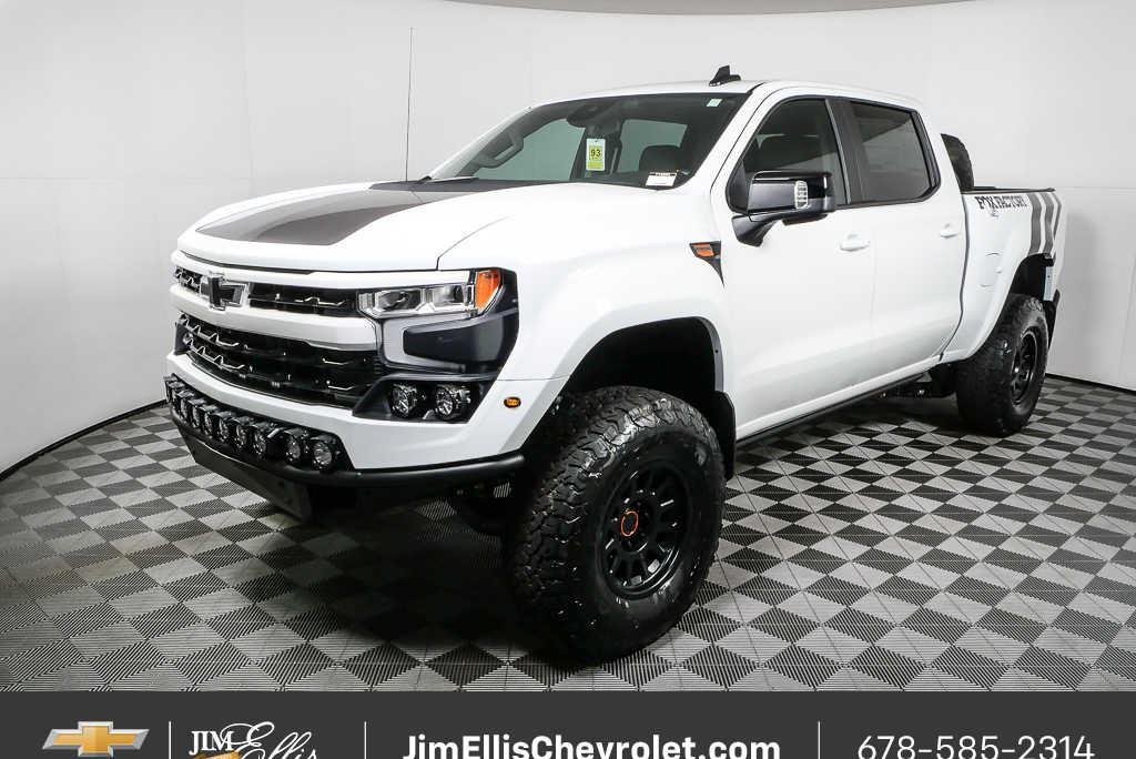 New 2025 Summit White Chevrolet RST image 27