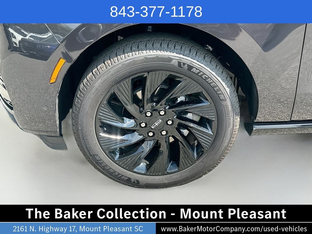 Used 2025 Gray Lincoln Reserve image 32