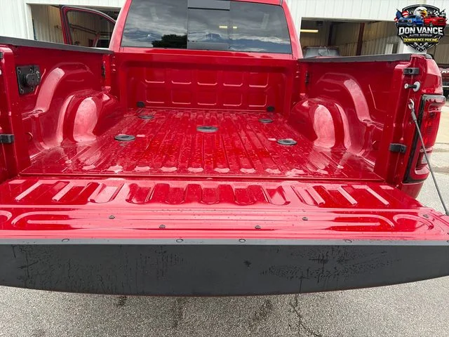 New 2026 Molten Red Pearl-Coat Exterior Paint RAM Tradesman image 22