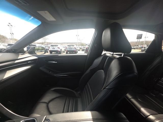 Used 2019 White Toyota XLE image 27