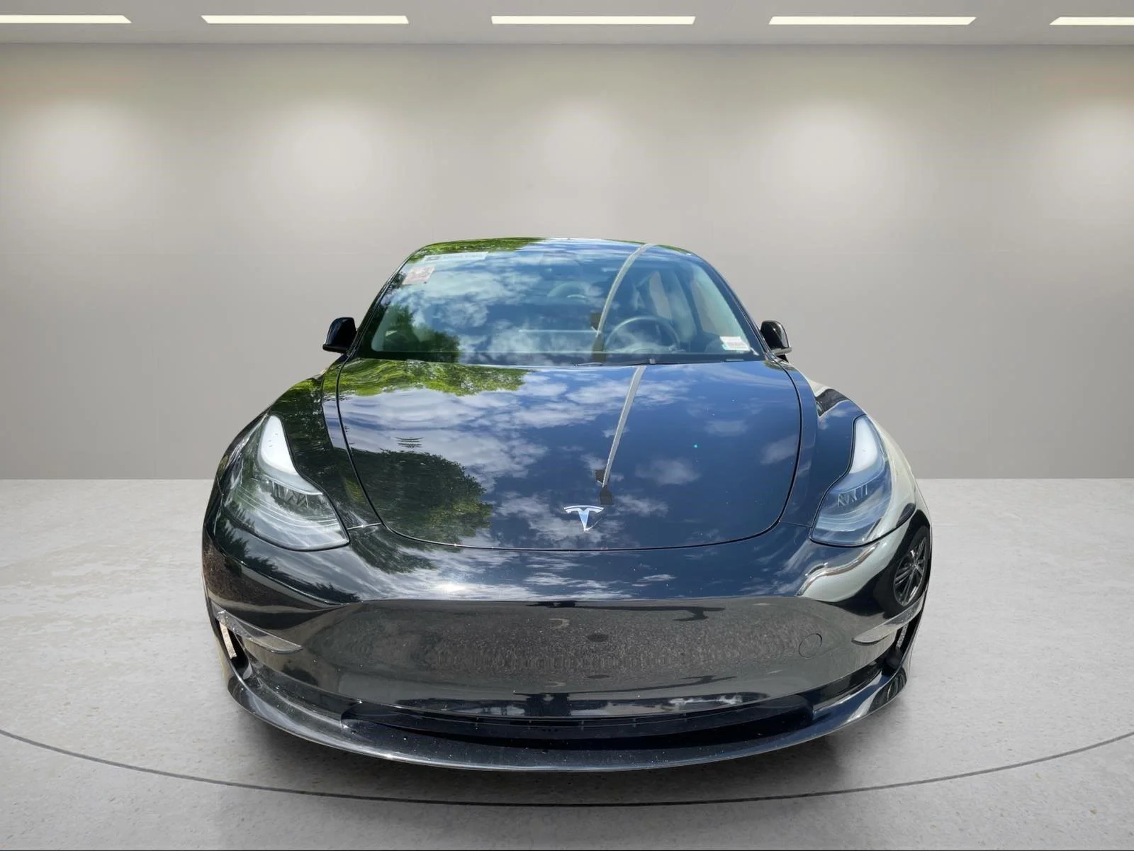 Used 2023  Tesla  image 2