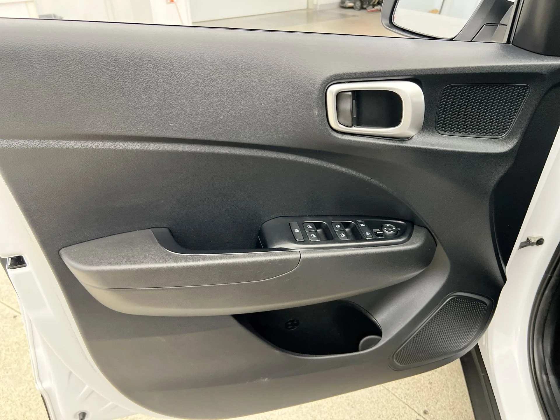 Used 2023 White Hyundai SEL image 20