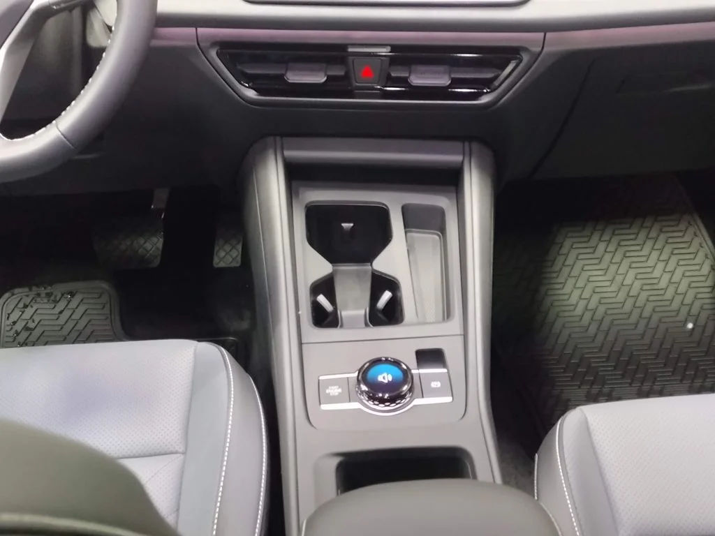 New 2026 Blue Volkswagen 2.0T SE image 38
