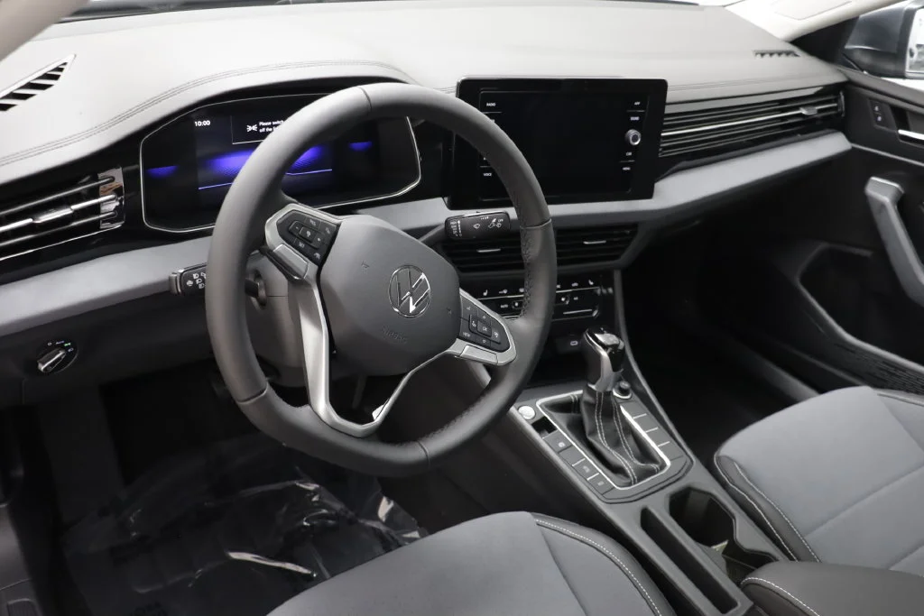 New 2027 Platinum Grey Volkswagen 1.5T SE image 7