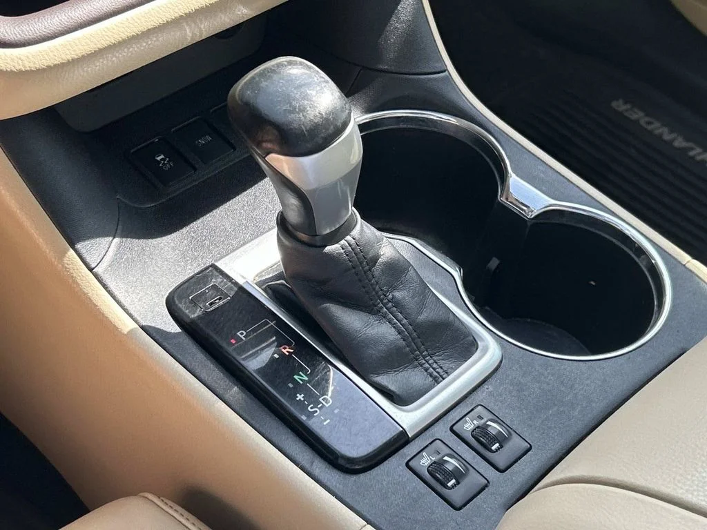 Used 2016 White Toyota XLE V6 image 41