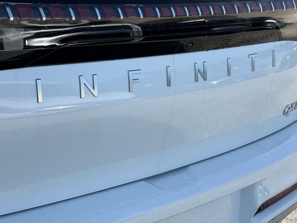 New 2027 RADIANT WHITE INFINITI Luxe 2WD image 10
