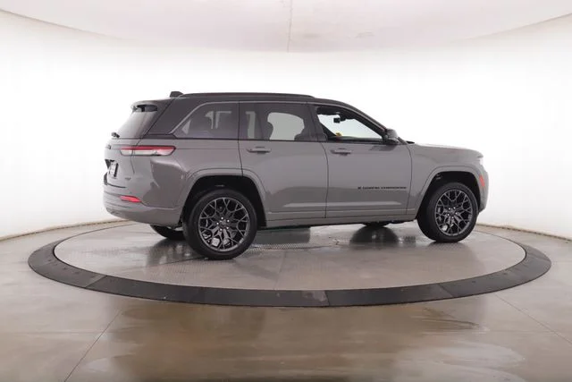 New 2027 Sting-Gray Clear-Coat Paint Jeep Summit image 6