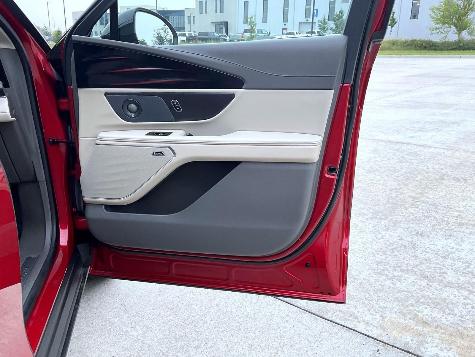 Used 2024 Red Lincoln Premiere image 17