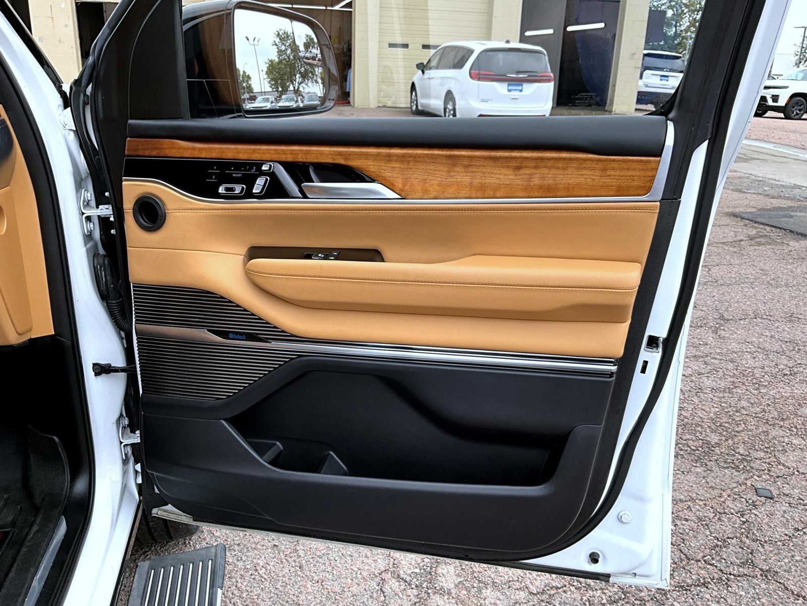 Used 2023 White Jeep Series III image 17