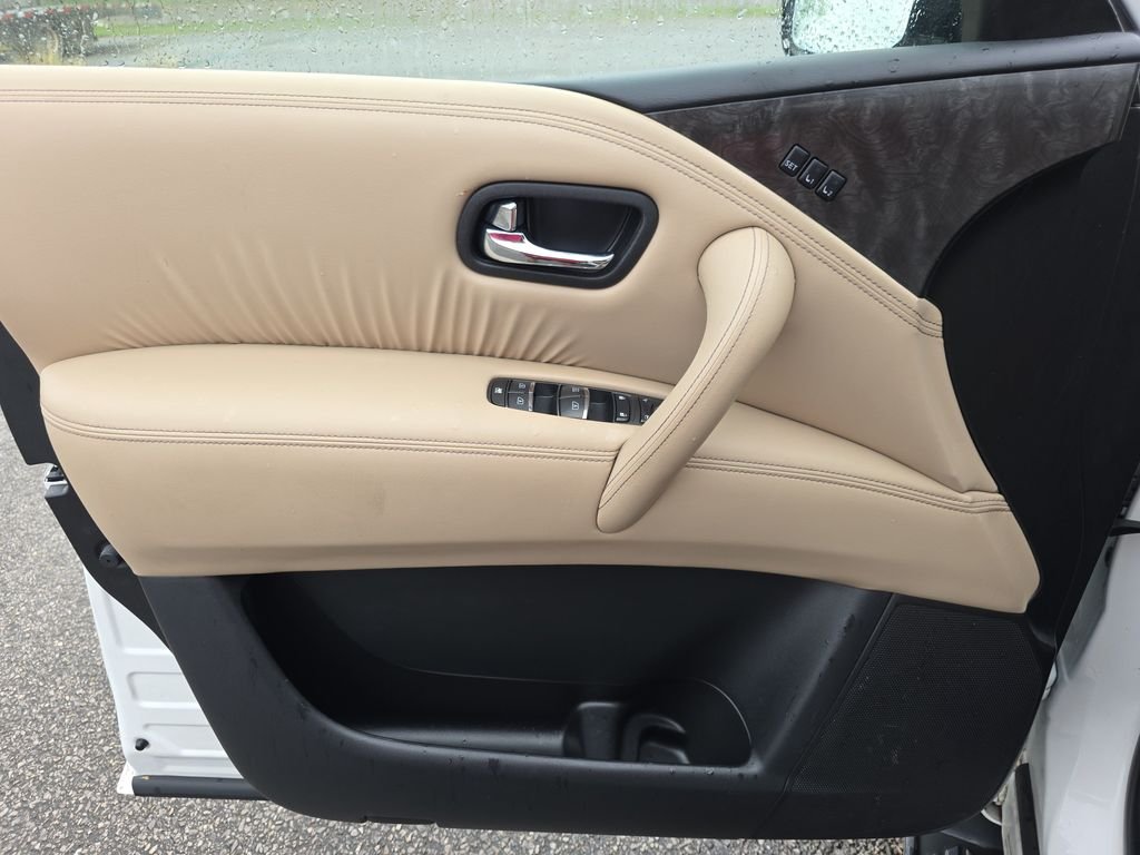 Used 2023 White Nissan Platinum image 18