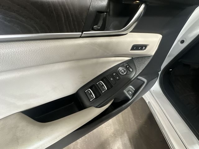 Certified Used 2022 White Honda Touring image 19