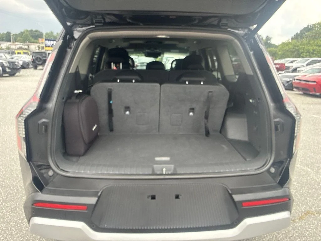 Used 2024 Black Kia Wind image 19