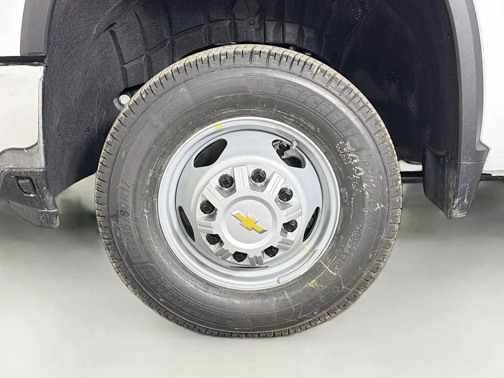 New 2026 Summit White Chevrolet Work Truck image 28