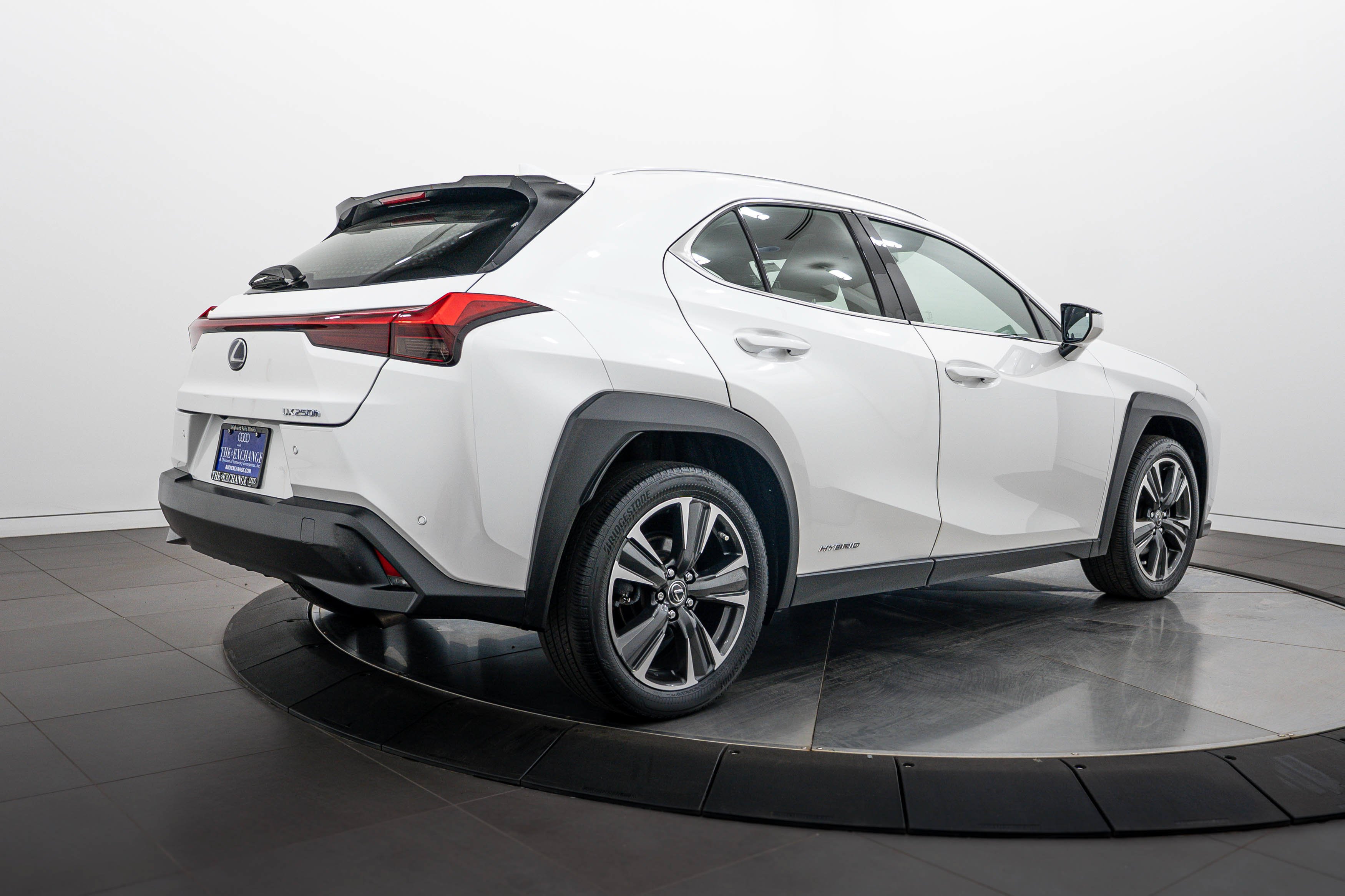 Used 2019 Eminent White Pearl Lexus UX 250h image 4
