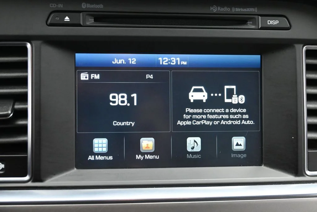 Used 2017 Black Hyundai SE image 19