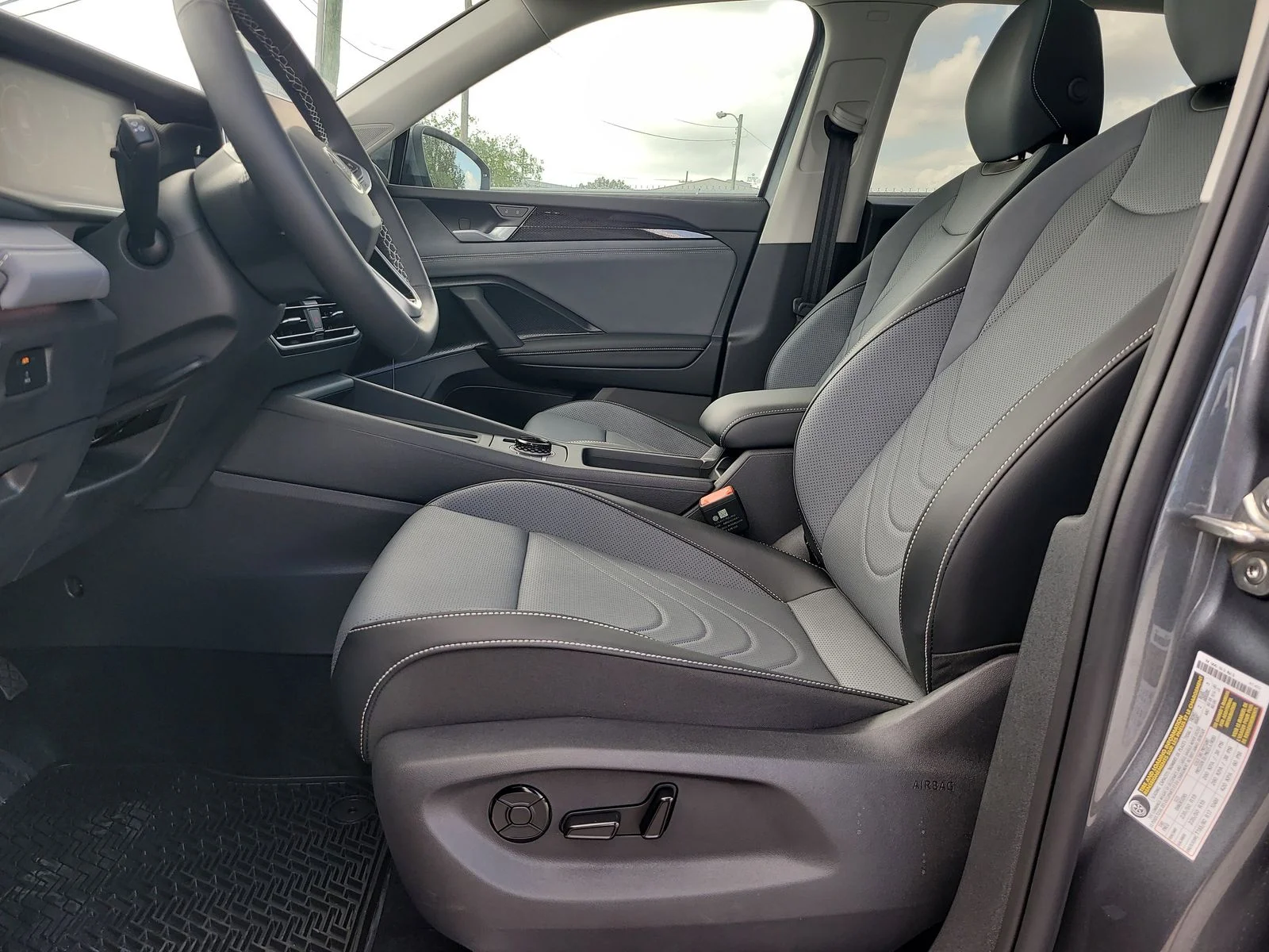 New 2026 Platinum Gray Metallic Volkswagen 2.0T SE image 15