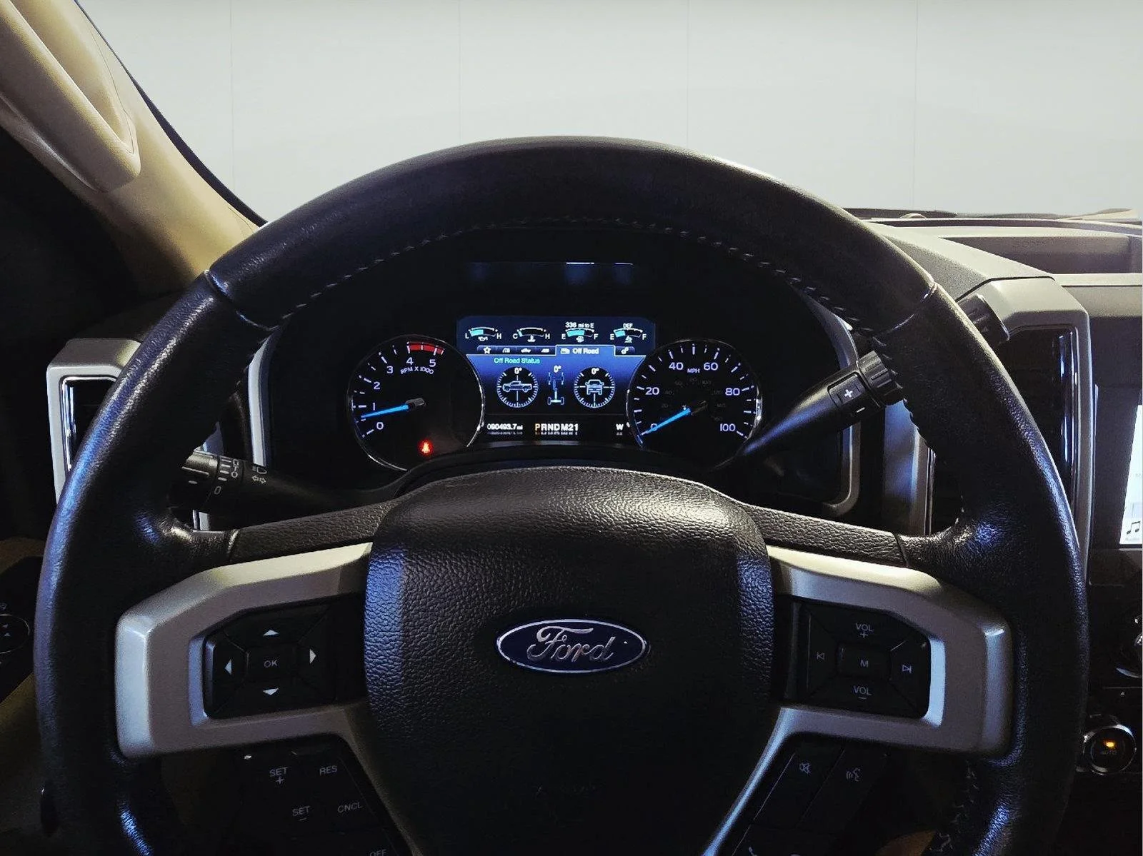 Used 2018 White Gold/Stone Gray Ford Lariat image 17