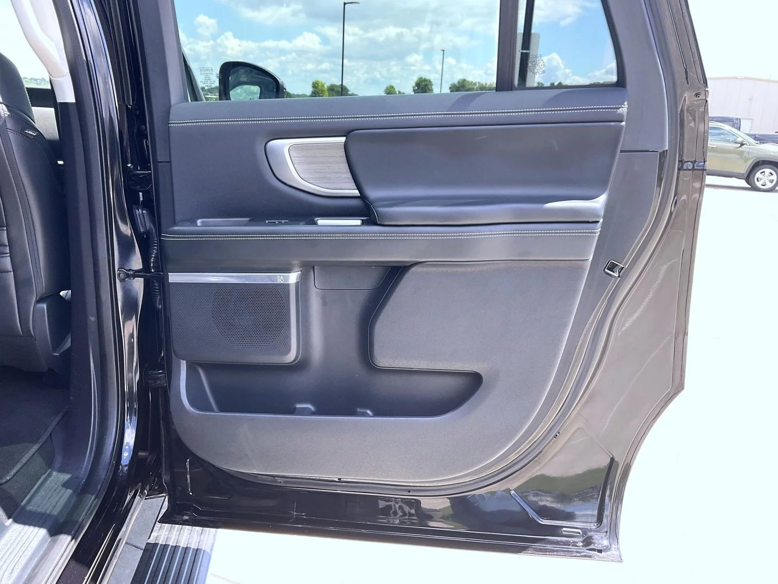 Used 2025 Black Ford Platinum image 23