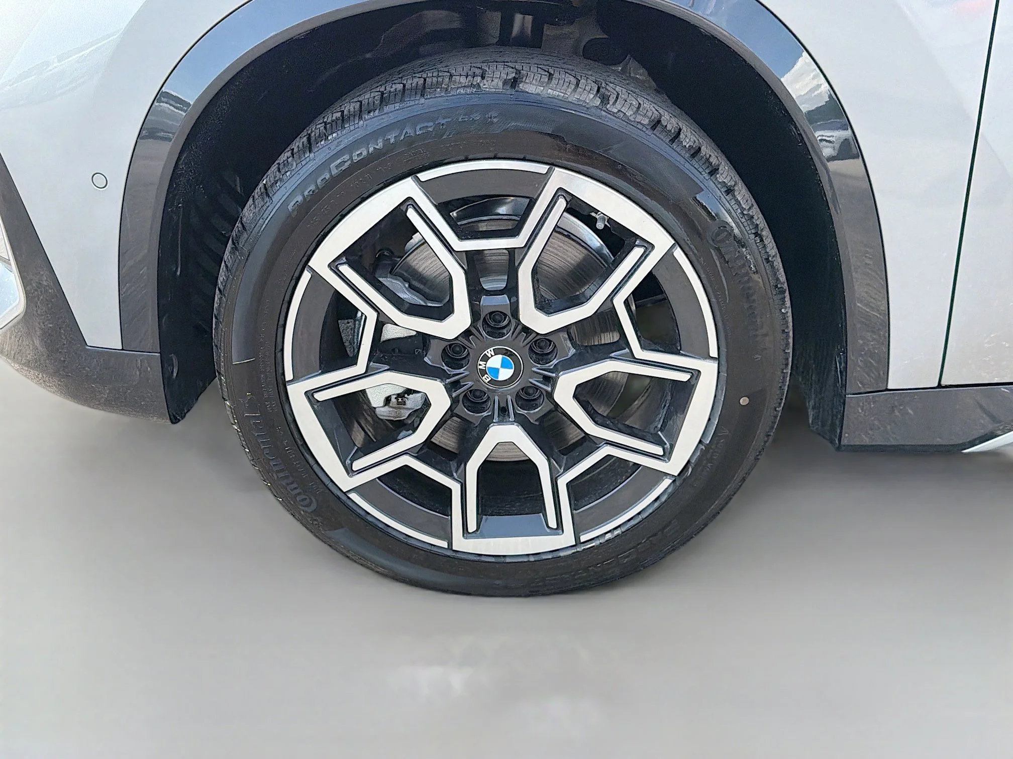 New 2026 Space Silver Metallic BMW xDrive28i image 40