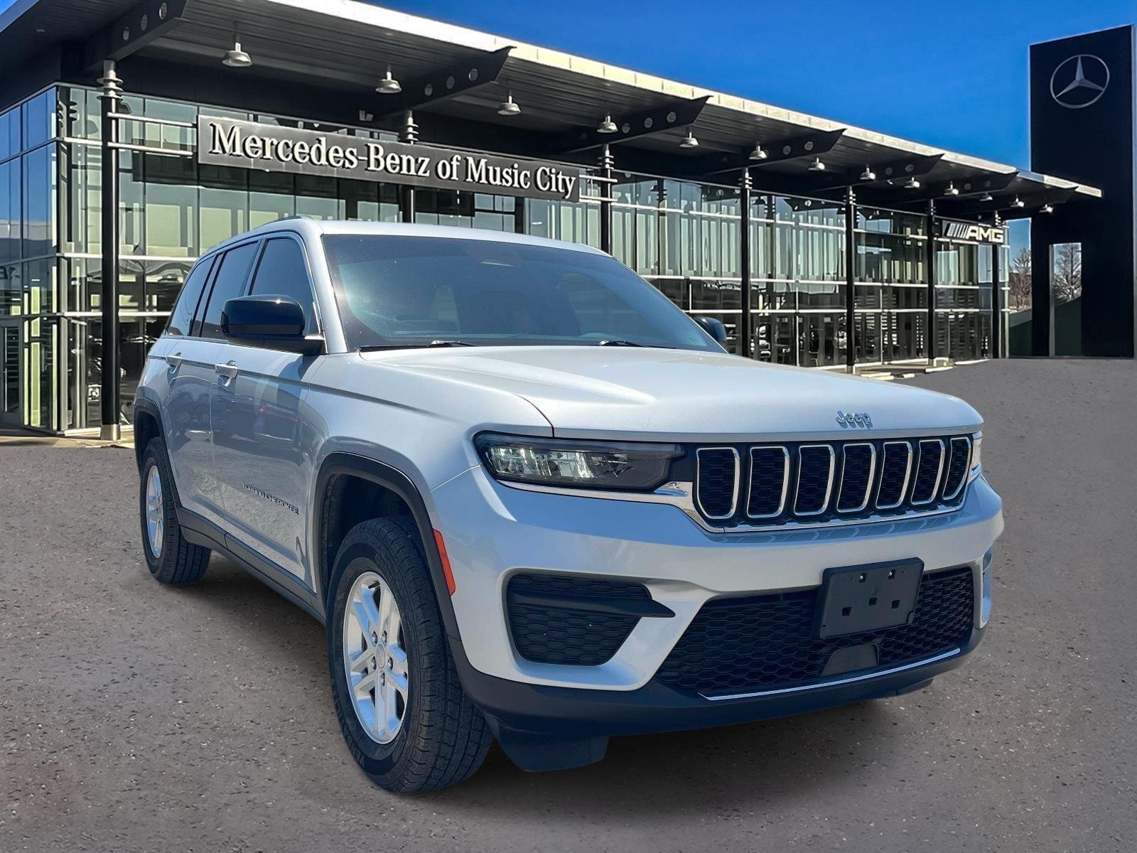 2022 Jeep Grand Cherokee Laredo 4x4's photo