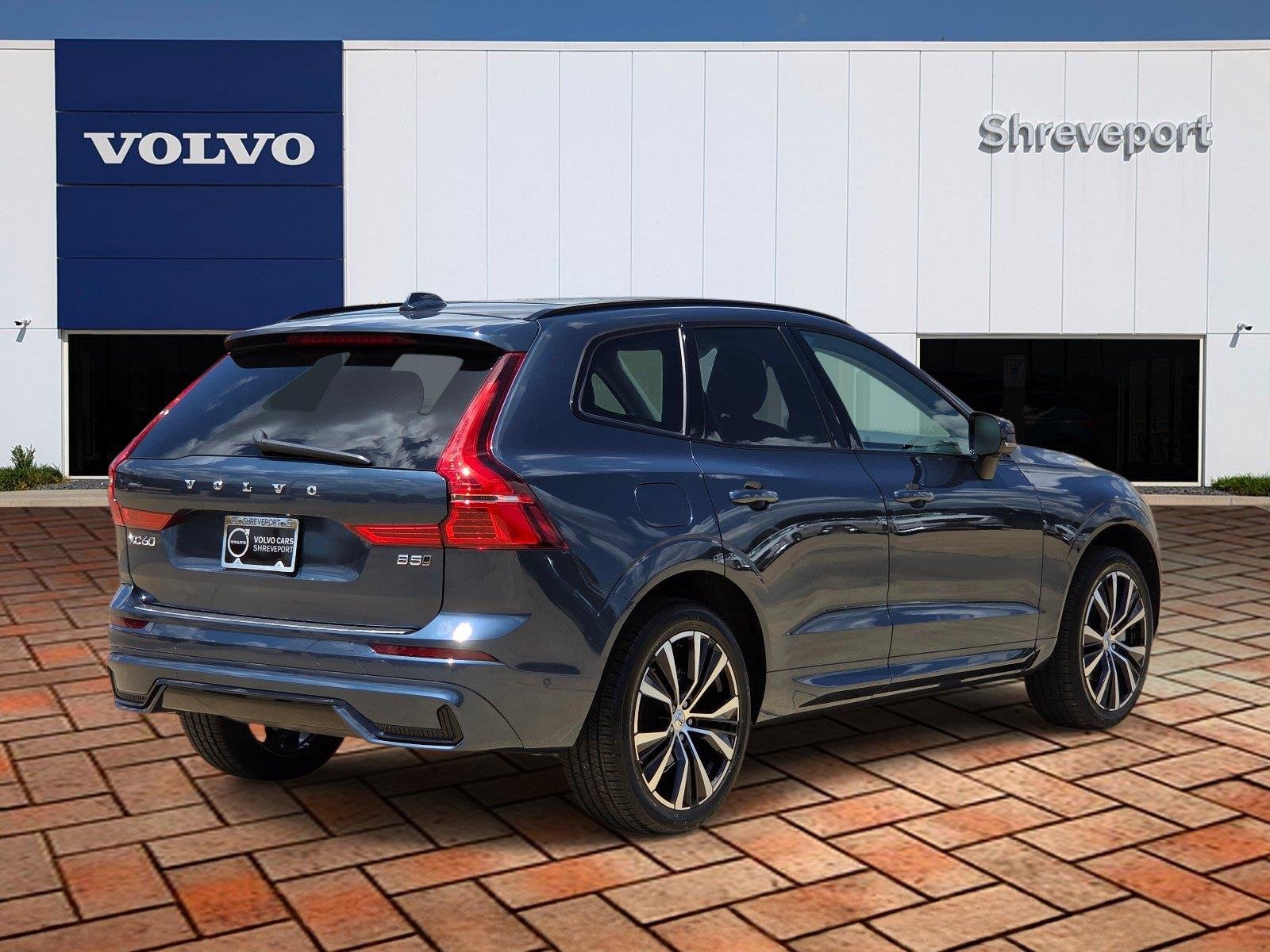 Used 2025 Denim Blue Metallic Volvo Plus image 3