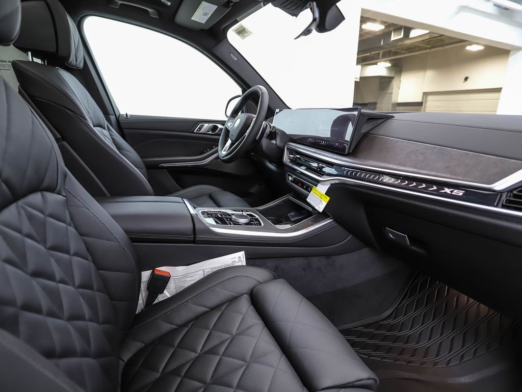New 2026 Gray Metallic BMW xDrive40i image 30