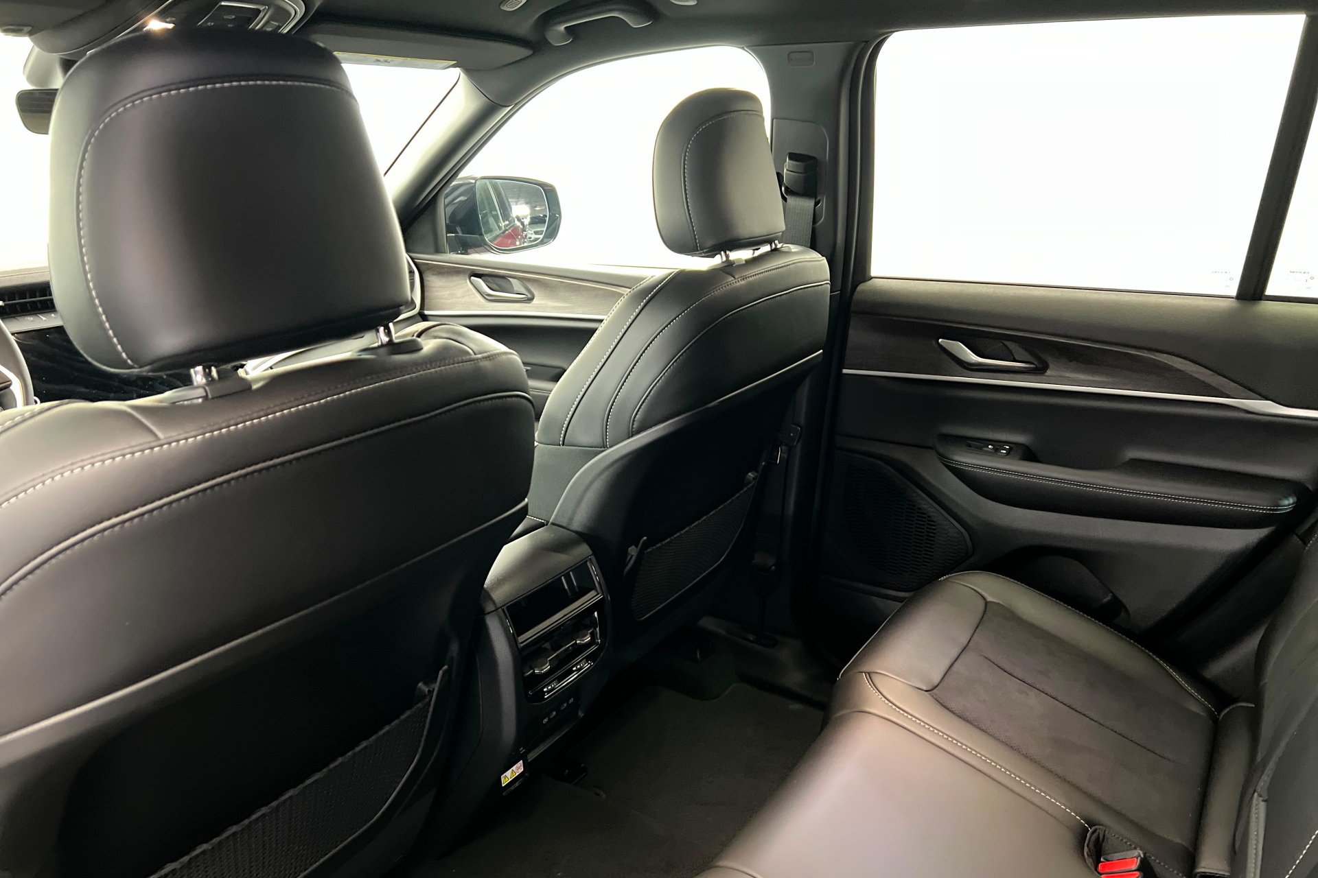 New 2026 Velvet Red Pearl-Coat Exterior Paint Jeep Laredo Altitude image 20