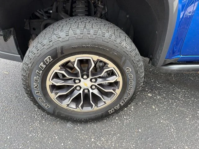 Certified Used 2018 Blue Metallic Chevrolet ZR2 image 9