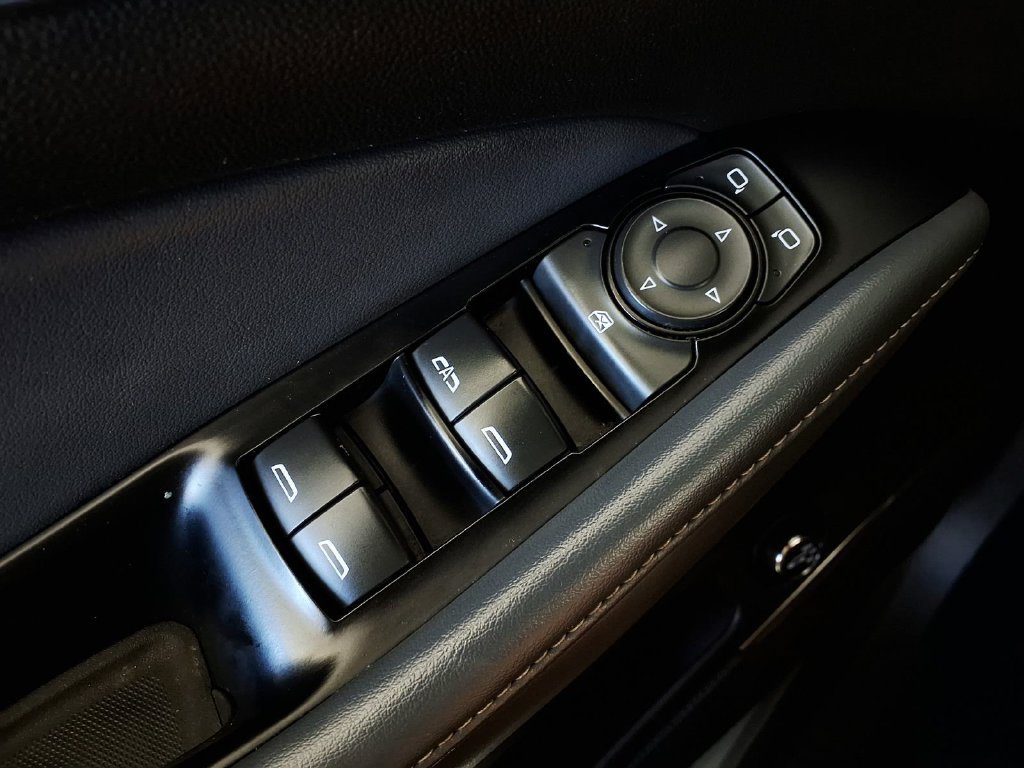 Used 2024 Ebony Twilight Metallic Buick Essence image 25