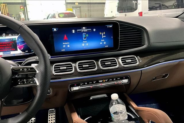 New 2026 MANUFAKTUR Ireland Mid Green Metallic Mercedes-Benz GLS 450 image 6