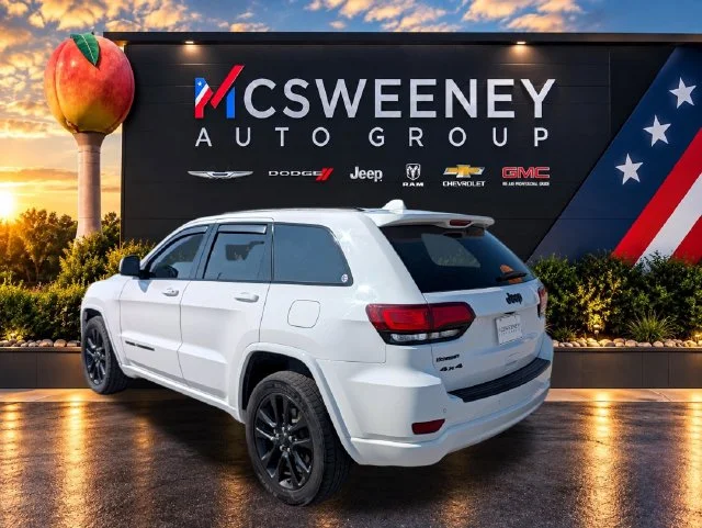 Used 2020 White Jeep Altitude image 3