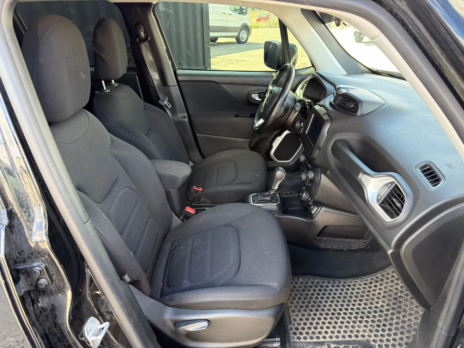 Used 2018 Black Jeep Latitude image 15