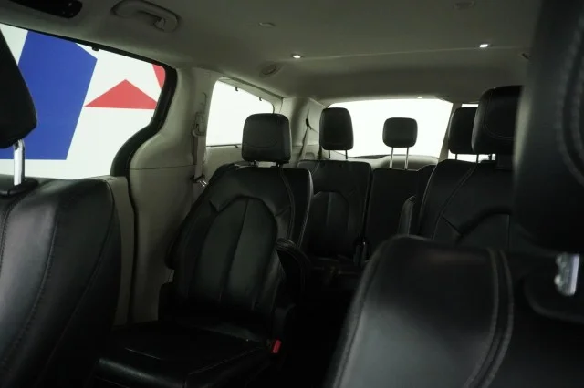 Used 2022 GREY Chrysler Touring L image 17
