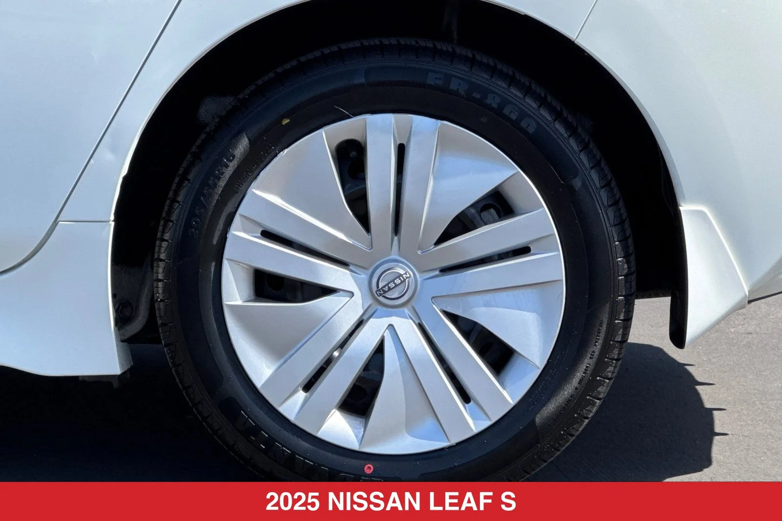 Used 2025 White Nissan S image 27