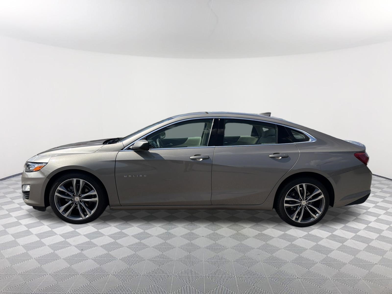 Used 2025 Summit White Chevrolet LT image 14