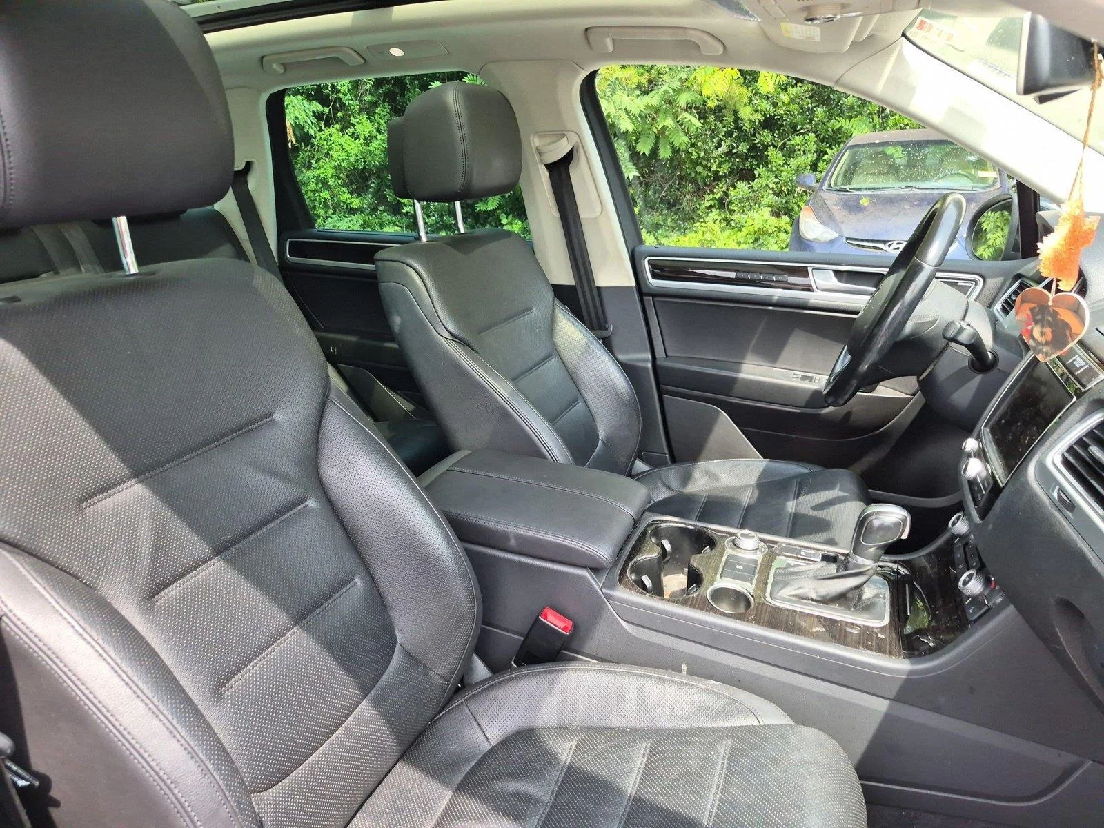 Used 2016 Deep Black Pearl Volkswagen Executive image 39