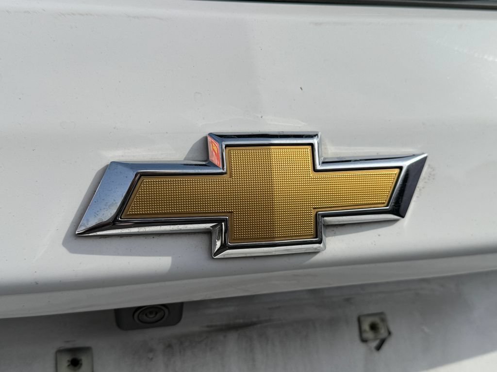 Used 2020 SUMMIT WHITE Chevrolet LS image 26