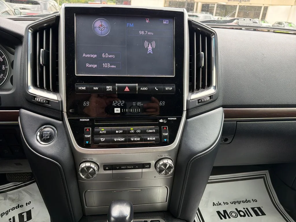 Used 2018 Blizzard Pearl Toyota  image 6