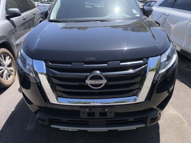 Used 2023 Super Black Nissan Platinum image 3