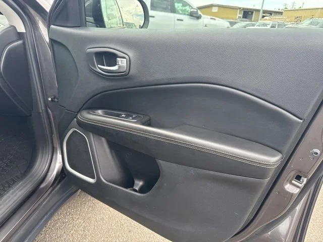 Used 2021 Granite Crystal Metallic Clearcoat Jeep Latitude image 8
