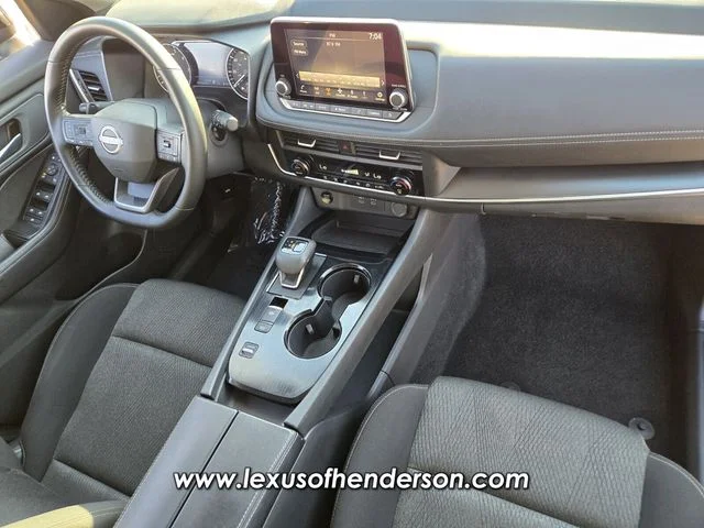 2025 Nissan Rogue SV - Photo 17