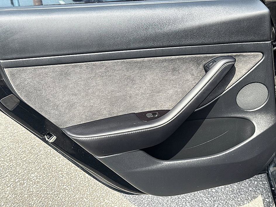 Used 2022 Black Tesla Long Range image 12