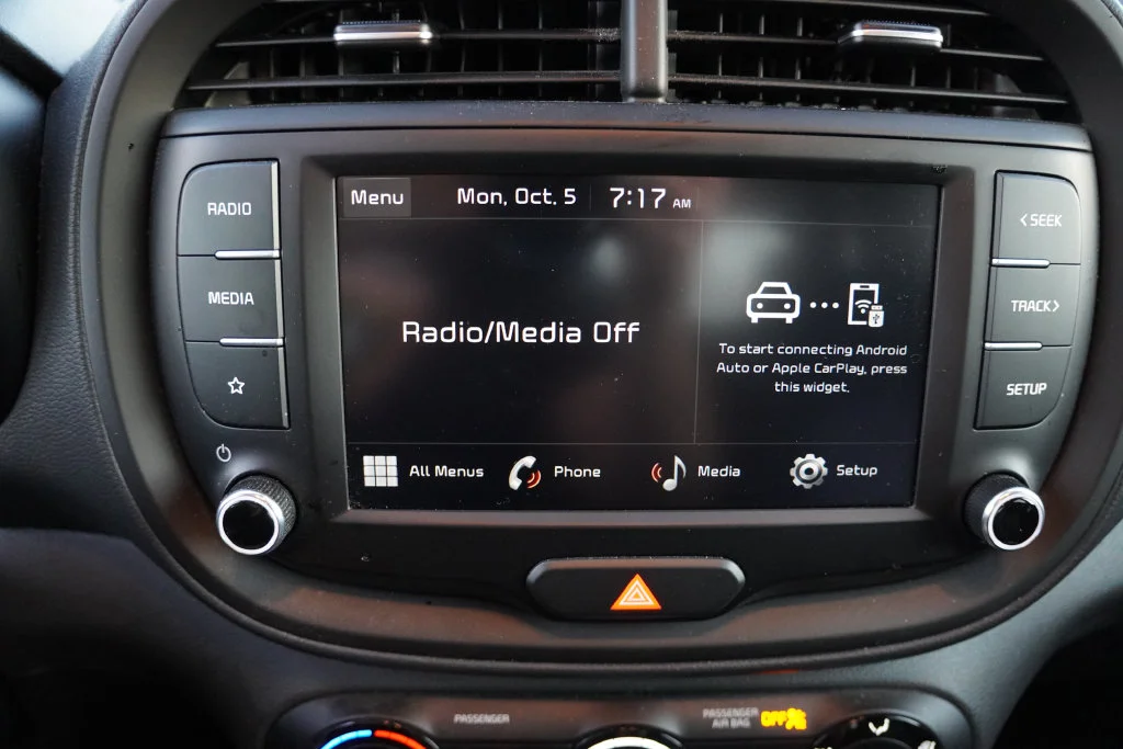 Used 2023 Snow White Pearl Kia LX image 5