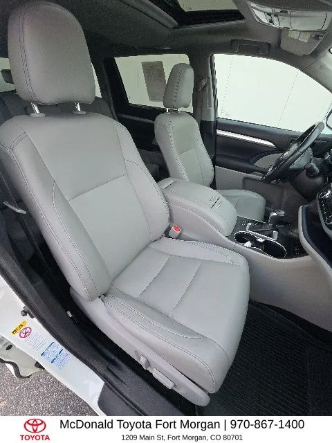 Used 2017 White Toyota XLE image 22